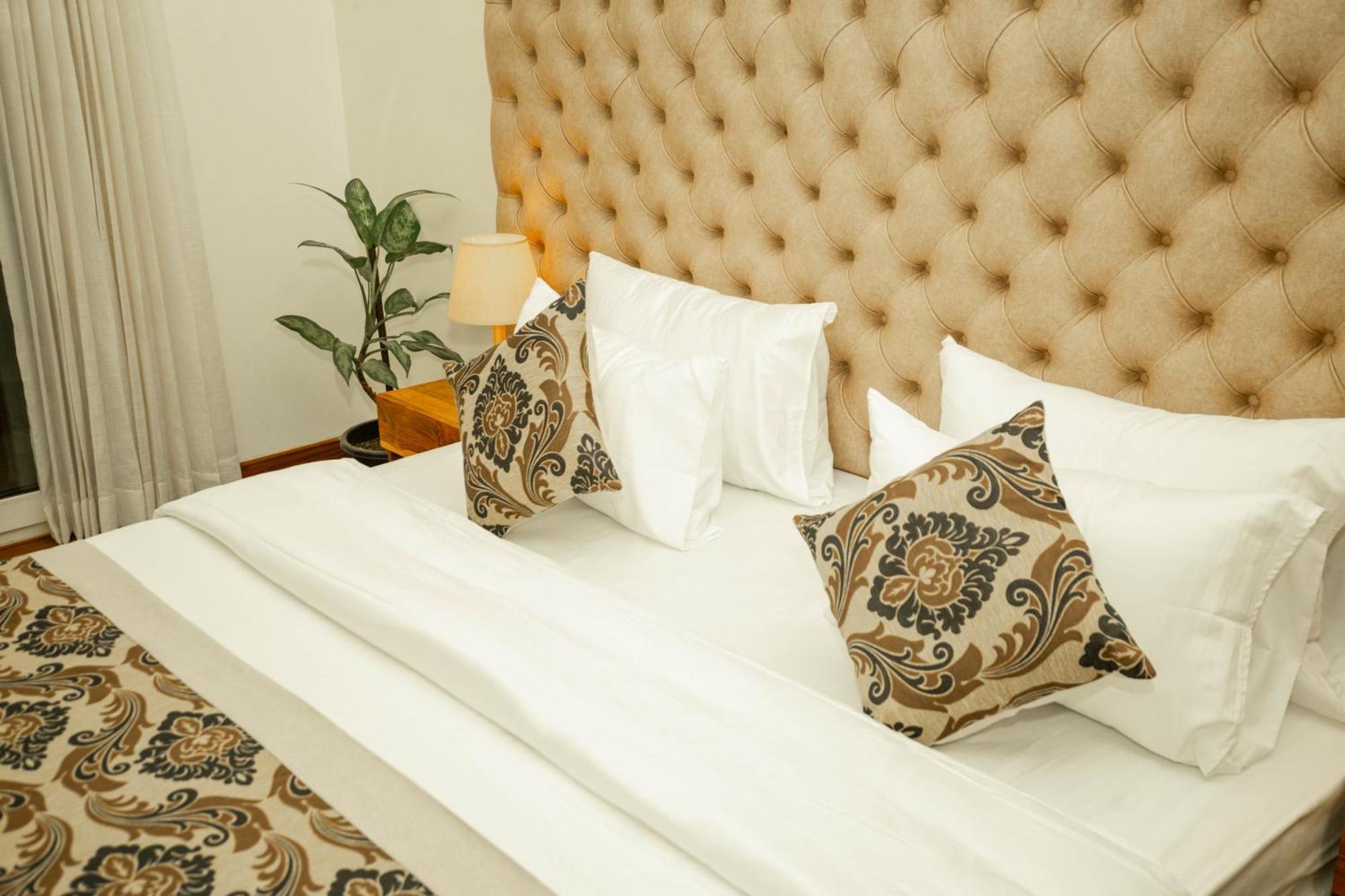 Manthra Leisure Hotel Kandy Exterior photo